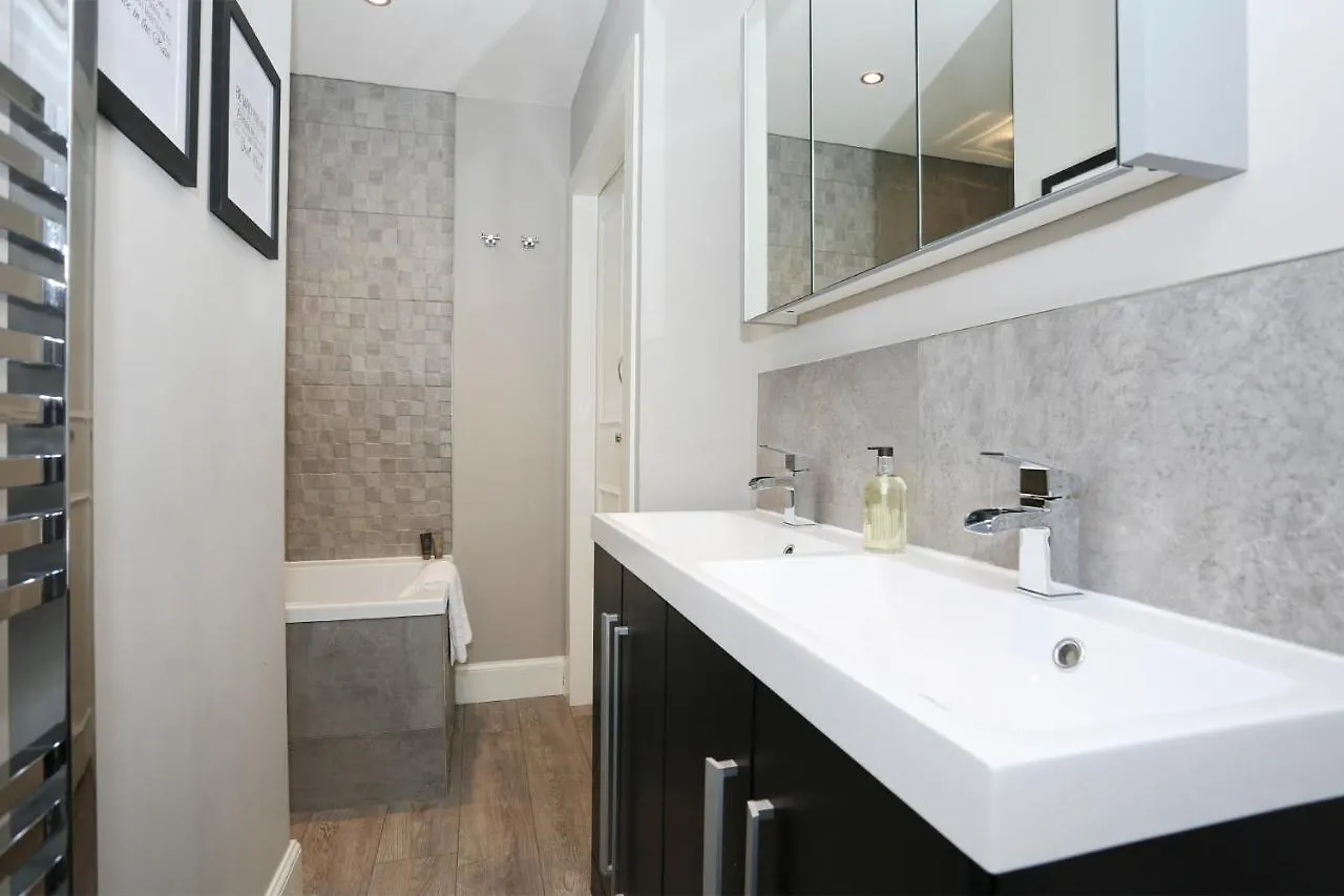 Altido Stunning 2Br Apt With Private Entrance In New Town Apartment Edinburgh